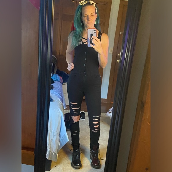 A WIDE VARIETY OF STYLES & SIZES FOR THE WHOLE FAMILY~BARGAINS EVERYWHERE! - Picture 9 of 15